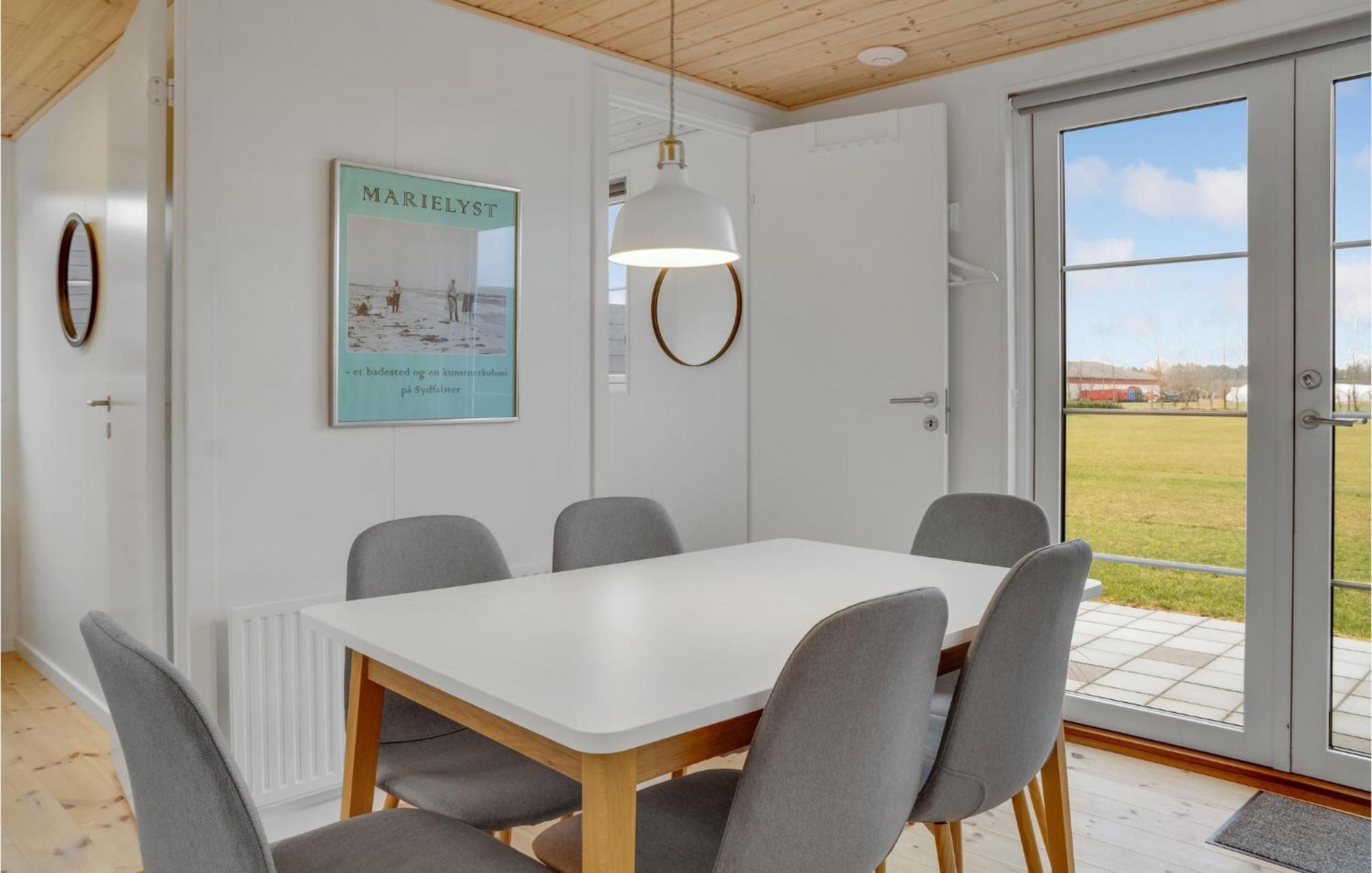 2 Bedroom Gorgeous Apartment In Vaeggerlose Bøtø By Εξωτερικό φωτογραφία